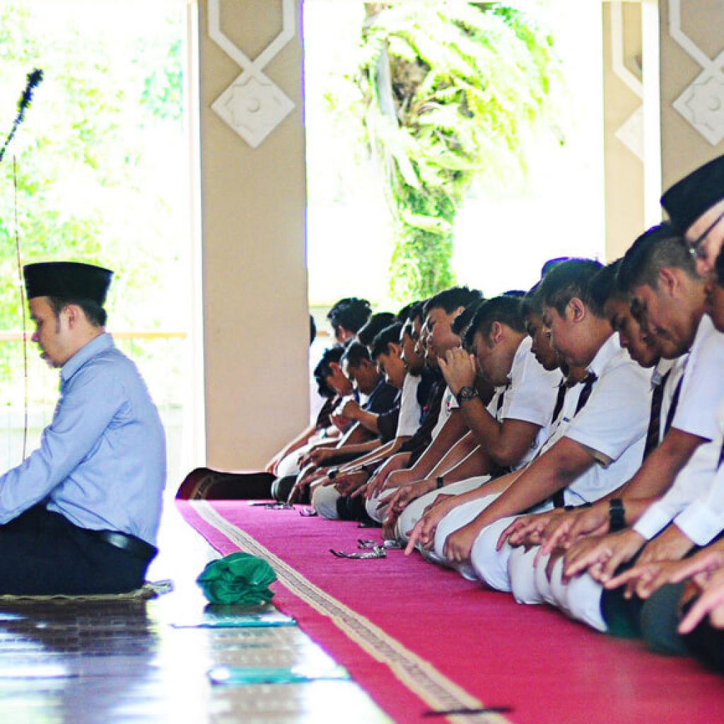 Hikmah Shalat Berjamaah