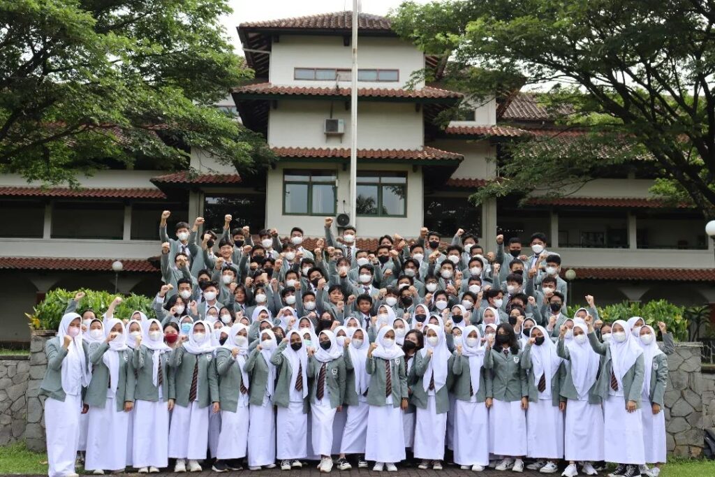 SMA swasta terbaik, SMA Dwiwarna (Boarding School)
