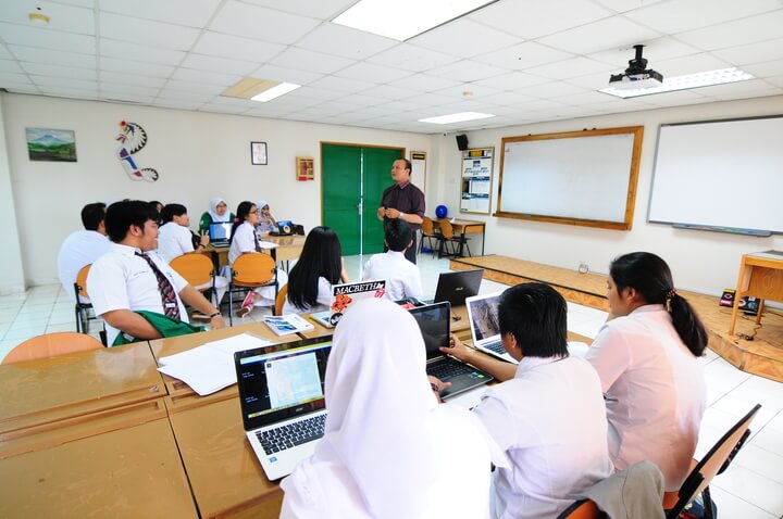 manfaat belajar bahasa asing bagi masa depan siswa