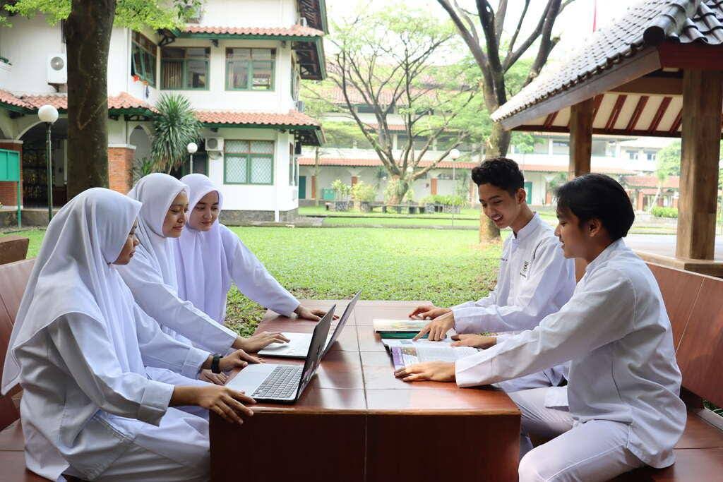 keuntungan sekolah asrama