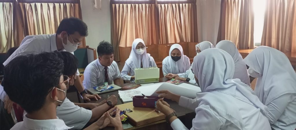 Manfaat Mengikuti Ekstrakurikuler Karya Tulis Ilmiah Remaja