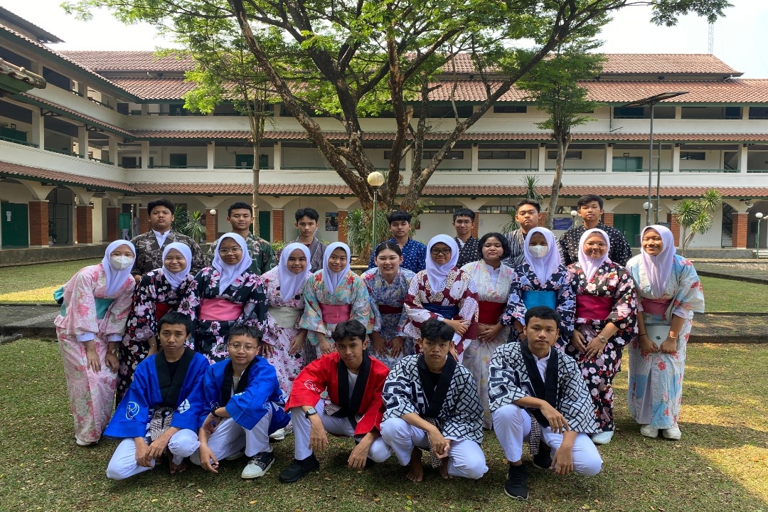 Belajar Bahasa Jepang Tingkat SMA Dwiwarna