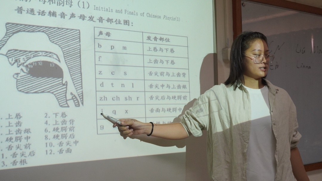 SMA dengan Kelas Bahasa Mandarin di SMA Dwiwarna